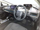 運転席周りのレイアウトをご覧ください。ナビゲーションが綺麗に装着されすっきり収まってますね!
