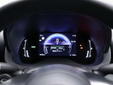 とっても見やすいメーターです。夜間時はラグジュアリーな気分にさせてくれる照明が魅力ですので、夜のドライブも楽しみになりますよ♪