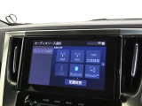 9インチのディスプレイオーディオ装着です。スマホとの通信で様々なサービスが楽しめます。TV視聴にも対応しています。