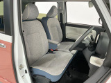 【運転席・助手席】内装ルームクリーニング済みです。しっかり綺麗にしていますので、是非、お確かめください。車に自信があるからこそ、是非一度ご来店頂き内外装も見てもらえると幸いです。
