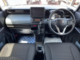 [室内]黒を基調としたシックな室内です☆落ち着いて運転して頂けます♪