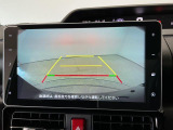 【バックモニター】駐車には欠かせないバックカメラを装備!カラーで後方をモニタリング。安全でゆとりのある駐車をサポートします。