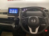 運転席周辺のスマートなレイアウトが、操作のしやすさを実現。快適なドライブをサポートします。