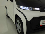 明度の高いLEDヘッドライトで、夜間の運転も安心です。