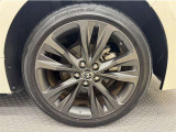 ダークグレーメタリック塗装を施したWXB専用17インチアルミホイールを装着☆タイヤサイズは215/45R17です☆