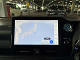 ディスプレイオーディオやカーナビは、現代のドライブにおいて欠かせない装備のひとつです。初めての場所でも迷いにくく、快適なルート案内で運転をサポートします。移動中のエンターテインメント性も高まります。