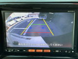 バック時には今や必須のバックカメラを装備。目安のライン表示可能。