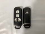 スマートキー付きですからドアロックの開閉およびエンジンスタートが楽々です。電動スライドドアの開け閉めもボタンで操作できます。スペアキーも同じものを用意しております。