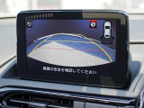 バックカメラを装備。駐車場などでの取り回しもスムーズに行っていただけます。