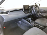運転席周りのレイアウトをご覧ください。ナビゲーションが綺麗に装着されすっきり収まってますね!