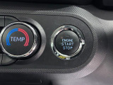ダイハツのお店では、ダイハツ車を知り尽くしたプロフェッショナルが、専用の診断機器を使って各システムを点検しております。