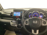 運転席周辺のスマートなレイアウトが、操作のしやすさを実現。快適なドライブをサポートします。