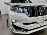 LEDヘッドライトです。デザイン性がよくとても明るいので、夜間の走行や悪天候でも安心です。しかも長寿命!