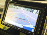 【バックカメラ】駐車時に後方がリアルタイム映像で確認できます。大型商業施設や立体駐車場での駐車時や、夜間のバック時に大活躍!運転スキルに関わらず、今や必須となった装備のひとつです!