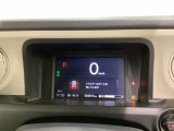 デジタル表示のスピードメーターとタコメーター、燃費やオドメーターなどの表示の他に、ホンダセンシング機能などの表示もできる多機能なマルチインフォメーション・ディスプレイです。