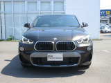 BMWと言えば特徴的なキドニーグリル。ダイナミックなフロントマスクを演出します。