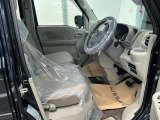 運転席まわりです。実際に座ってみて、乗り心地を体験してみてください。