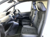 すっきりとしたデザインの内装は、さすがトヨタ車の上品さを感じます。
