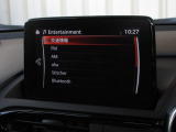 ナビゲーションは純正コネクトナビを装着しております。AM、FM、CD、DVD再生、Bluetooth、フルセグTVがご使用いただけます。初めて訪れた場所でも安心ですね!