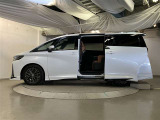 両側パワースライドドア付きだから、狭い駐車スペースなどでの 乗り降りラクラク!小さなお子さまのいるご家庭には嬉しい装備。