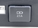 2.1A充電がついています。