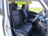 運転席のシートはホールド性に優れ疲れませんよ!