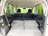 普段のお買い物や通勤、送迎等に十分な荷室スペースを確保しております。セカンドシートを倒すと、大きな荷物の積載も可能です♪
