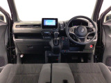 【前方視界】開放的な前方視界!運転がしやすく疲れにくいです♪窓が大きく、見通しがとっても良いおクルマですよ♪