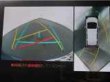 パノラミックビューモニター付きです。車両を上から見た様な映像を画面に表示。運転席からの目視だけでは見にくい、車両周辺の状況をリアルタイムでしっかり確認出来ます。