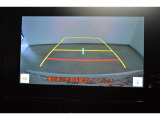 バックモニター付き。車両後方の映像が画面に表示されるので、車庫入れが苦手な人も安心です。ただし、目視確認もお忘れなくお願いいたします。