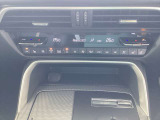 空調はAUTO エアコンですので、温度設定するだけで後は車が管理してくれます。快適な室内空間です!
