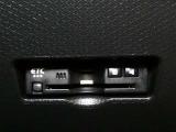 ETC車載器付きです。高速道路の料金所渋滞も解消!落ち着いてスムーズに通過できます。今や必需品の一つとなった装備ですね。
