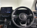 先進性と高級感あふれるコックピットを演出。誰がハンドルを握っても運転しやすい、開放的な視界が魅力です☆