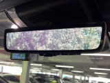 【デジタルインナーミラー】後席の大きな荷物や同乗者で後方が確認しづらい時でも安心!カメラが撮影した車両後方の映像をルームミラー内に表示。クリアな視界で状況の確認が可能です!