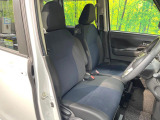 運転席シート廻りは使用感も少なく、良好な状態となっています。前オーナー様が丁寧に使っていたことがよくわかりますね。