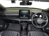 シンプルな運転席周りですね。乗っていて落ち着けるデザインです。運転視界も広々!