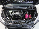 車にとって、とても大切な部分のエンジンルーム。綺麗に清掃済みで安心です。