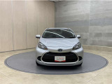 お車購入のポイントとなるフロントマスクです!シャープな目つきが印象的なデザインのヘッドランプです。
