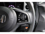 Hondaセンシングの機能のひとつ、アダプティブクルーズコントロール付!アクセルから足を離しても設定したスピードと前車との車間を保ち走行してくれます!車線維持もアシスト☆高速道路で疲労軽減ですね☆