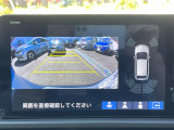 車庫入れ時に安心のバックカメラがついています。