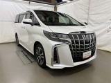 広々とした車内空間に優れた燃費性能。更にデザインも上質で人気のお車です!