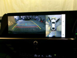 バックモニター付。車両後方の映像をナビ画面に表示し、駐車などの後退操作をサポートします。
