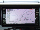 【ナビ】メモリーナビ(MM317D-W)付きです。目的地を設定すれば初めての場所でも簡単に行くことができます。もちろん音楽だって聴けちゃいます♪