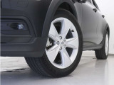 5スポーク7.5J&times;18インチシルバーアルミホイール。衝突回避・被害軽減ブレーキシステムやパイロット・アシストなど、数多くの先進安全・運転支援機能を標準装備。