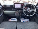 [室内]黒を基調としたシックな室内です☆落ち着いて運転して頂けます♪