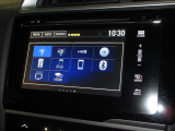 ナビゲーションは純正メモリーナビを装着しております。AM、FM、CD、DVD再生、Bluetooth、フルセグTVがご使用いただけます。初めて訪れた場所でも安心ですね!