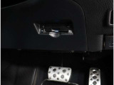 ETC!料金所も止まる事無くスイスイです!窓を開ける必要も無いので雨や花粉、排気ガスの浸入もありません!今や必需品ですネ!