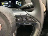前方の車との車間を設定し、スピードを上げたり緩めたりを自動で行ってくれる追尾式の「レーダークルーズ」。上級装備の一つです!高級車にしかつかない嬉しい機能です。