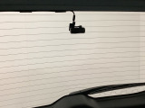 後方にもドライブレコーダーのカメラが付いています。前後両方でお車の周りを監視・記録いたします。