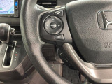 ステアリングにオーディオ操作スイッチが付いています。オーディオ画面に直接タッチしなくても操作が出来ますので、運転に集中できます。